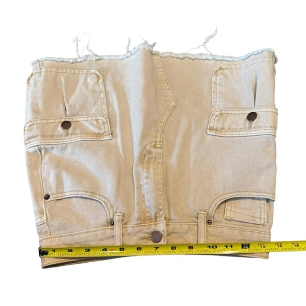 Fray Beige Denim Mini Skirt Cargo Pockets Casual Closet Staple Fringe Size M‎